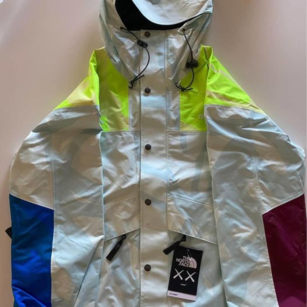 KAWS X THE NORTH FACE RETRO 1986 MOUNTAIN JACKET - SIZE M